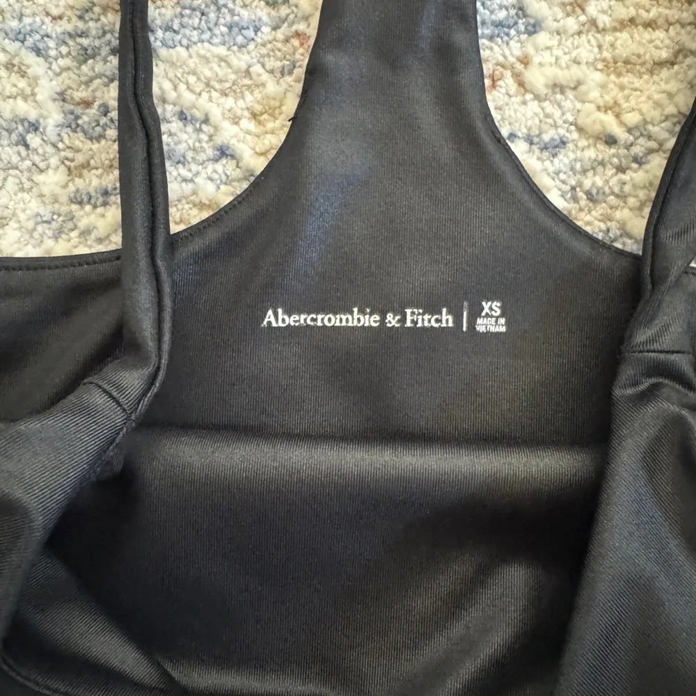 Abercrombie & Fitch Athletic Crop Top XS Black Faux Leather Look - Picture 2 of 3